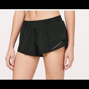 Lululemon Hotty Hot shorts Size 6 NWOT